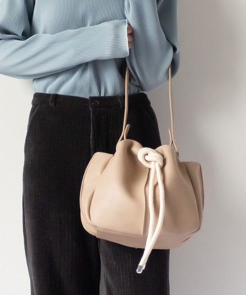 me+em select（ミームセレクト）の「ノットデザインワンハンドル巾着バッグ（ショルダーバッグ・レディース・ブラック/ベージュ/キャメル・FREE）」の19枚目の写真