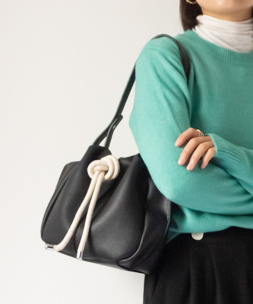 me+em select（ミームセレクト）の「ノットデザインワンハンドル巾着バッグ（ショルダーバッグ・レディース・ブラック/ベージュ/キャメル・FREE）」の15枚目の写真