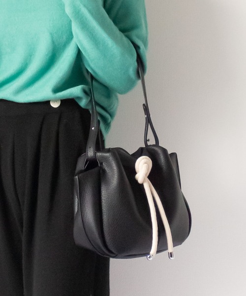 me+em select（ミームセレクト）の「ノットデザインワンハンドル巾着バッグ（ショルダーバッグ・レディース・ブラック/ベージュ/キャメル・FREE）」の8枚目の写真