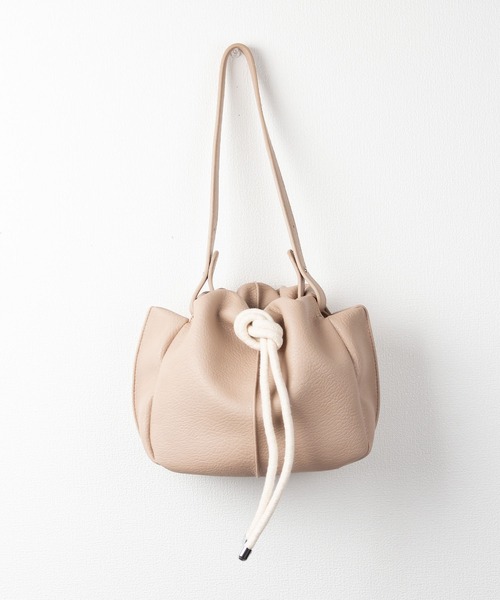 me+em select（ミームセレクト）の「ノットデザインワンハンドル巾着バッグ（ショルダーバッグ・レディース・ブラック/ベージュ/キャメル・FREE）」の21枚目の写真