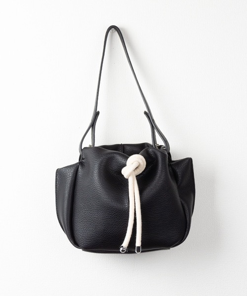 me+em select（ミームセレクト）の「ノットデザインワンハンドル巾着バッグ（ショルダーバッグ・レディース・ブラック/ベージュ/キャメル・FREE）」の6枚目の写真