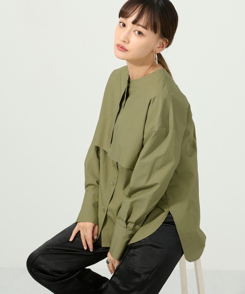 M nort（エムノート）の「【わたなべ麻衣プロデュース】コットン100/レイヤードフラップシャツブラウス（シャツ/ブラウス・レディース・ホワイト/カーキ・FREE）」の2枚目の写真