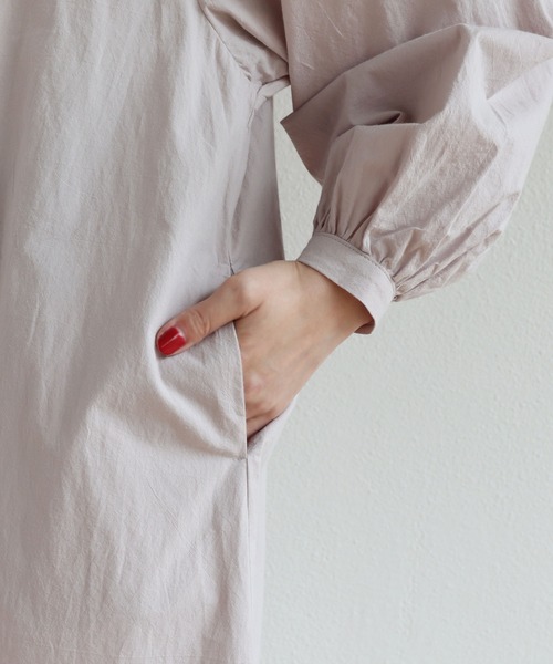 andme（アンドミー）の「コットンボリューム長袖シャツワンピース（ワンピース・レディース・オフホワイト/チャコールグレー/グレー系その他・M）」の11枚目の写真