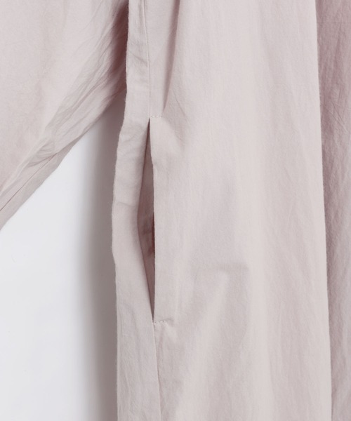 andme（アンドミー）の「コットンボリューム長袖シャツワンピース（ワンピース・レディース・オフホワイト/チャコールグレー/グレー系その他・M）」の6枚目の写真