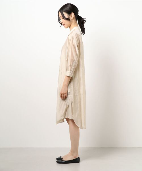 Te chichi（テチチ）の「シアーバンドカラーシャツワンピース（シャツワンピース・レディース・オフホワイト/ベージュ/グリーン・ﾌﾘ-）」の4枚目の写真