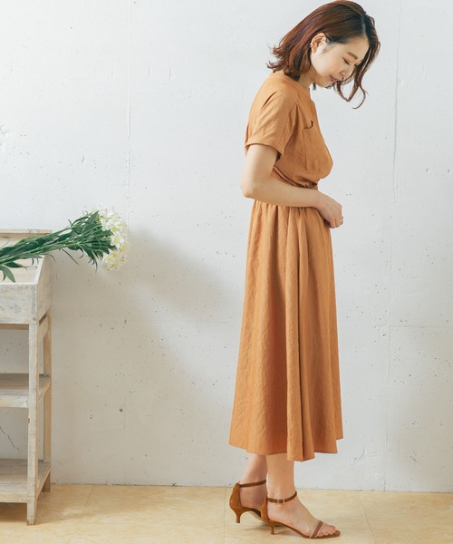 URBAN RESEARCH ROSSO WOMEN（アーバンリサーチ　ロッソ）の「スリットネックギャザーワンピース（ワンピース・レディース・オレンジ/ブルー/ライトカーキ・FREE）」の8枚目の写真
