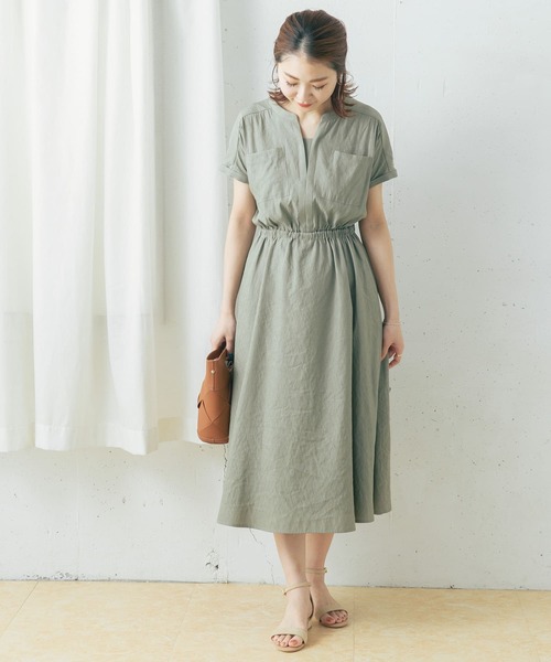 URBAN RESEARCH ROSSO WOMEN（アーバンリサーチ　ロッソ）の「スリットネックギャザーワンピース（ワンピース・レディース・オレンジ/ブルー/ライトカーキ・FREE）」の12枚目の写真