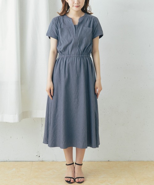 URBAN RESEARCH ROSSO WOMEN（アーバンリサーチ　ロッソ）の「スリットネックギャザーワンピース（ワンピース・レディース・オレンジ/ブルー/ライトカーキ・FREE）」の14枚目の写真