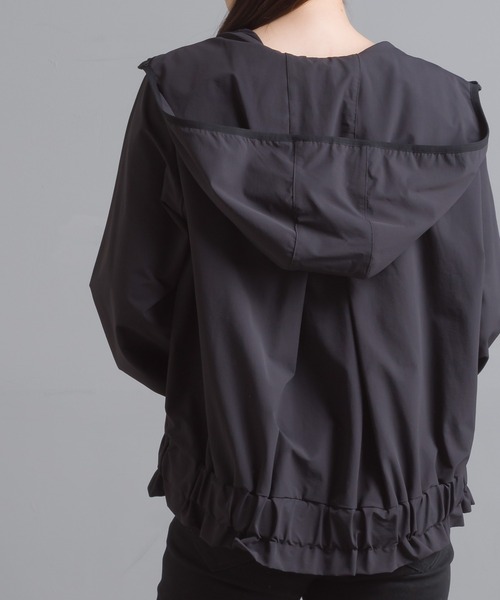 OMNES（オムネス）の「UV撥水ストレッチナイロンパーカー（ブルゾン・レディース・ブラック/ベージュ/ブルー系その他・FREE）」の17枚目の写真