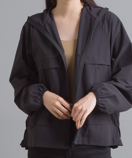 OMNES（オムネス）の「UV撥水ストレッチナイロンパーカー（ブルゾン・レディース・ブラック/ベージュ/ブルー系その他・FREE）」の18枚目の写真