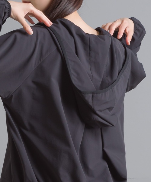 OMNES（オムネス）の「UV撥水ストレッチナイロンパーカー（ブルゾン・レディース・ブラック/ベージュ/ブルー系その他・FREE）」の20枚目の写真