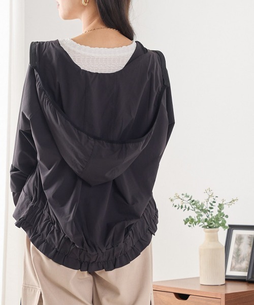 OMNES（オムネス）の「UV撥水ストレッチナイロンパーカー（ブルゾン・レディース・ブラック/ベージュ/ブルー系その他・FREE）」の12枚目の写真