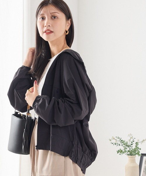 OMNES（オムネス）の「UV撥水ストレッチナイロンパーカー（ブルゾン・レディース・ブラック/ベージュ/ブルー系その他・FREE）」の9枚目の写真