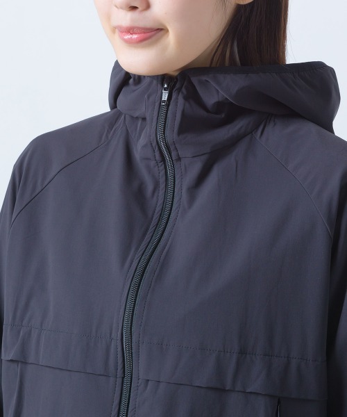 OMNES（オムネス）の「UV撥水ストレッチナイロンパーカー（ブルゾン・レディース・ブラック/ベージュ/ブルー系その他・FREE）」の8枚目の写真