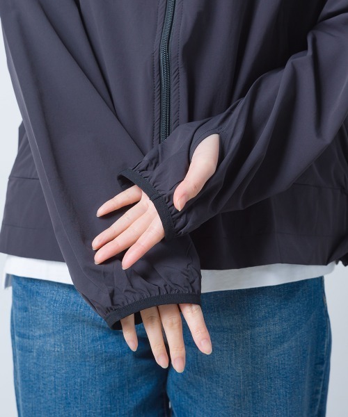 OMNES（オムネス）の「UV撥水ストレッチナイロンパーカー（ブルゾン・レディース・ブラック/ベージュ/ブルー系その他・FREE）」の7枚目の写真
