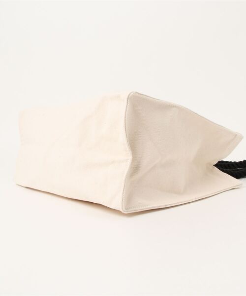 MOUSSY（マウジー）の「MOUSSY SOUVENIR SHOPPER（トートバッグ・レディース・ホワイト/ブラック・FREE）」の4枚目の写真