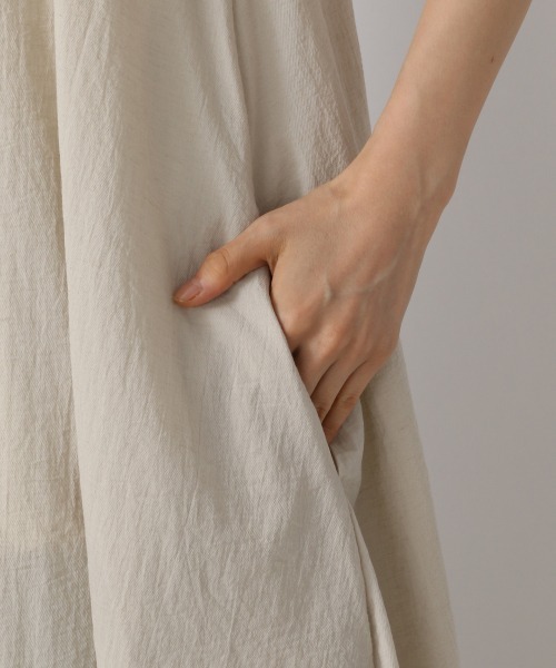 LOWRYS FARM（ローリーズファーム）の「ボリュームテントワンピースＮＳ　956322（ワンピース・レディース・ブラック/アイボリー/ネイビー・FREE）」の7枚目の写真