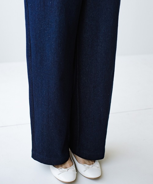 haco!（ハコ）の「あした晴れたら朝から出かけよう 雨が降ったら夜まで映画見ていよう あなたと過ごす毎日はたのしい どんな日にも寄り添うデニムサロペットパンツ by you made me（サロペット/オーバーオール・レディース・インディゴブルー・1/2）」の16枚目の写真