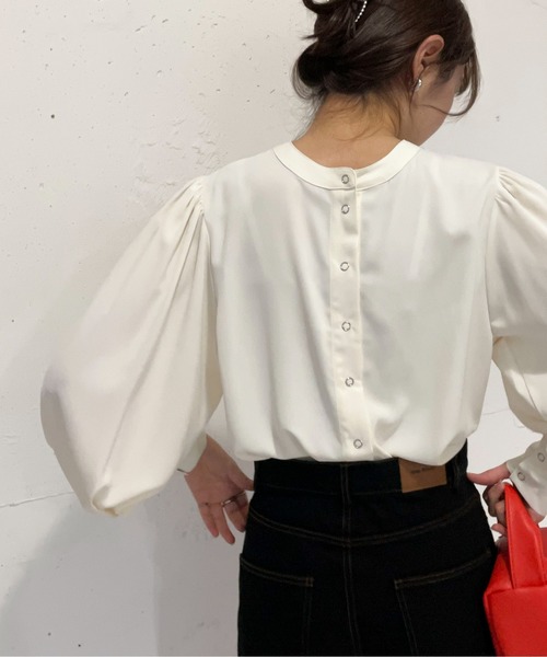 EPIMI E'PIMMY（エピミエピミー）の「ヴィンテージサテンボリュームブラウス（シャツ/ブラウス・レディース・オフホワイト/チャコールグレー/マスタード・MEDIUM）」の2枚目の写真