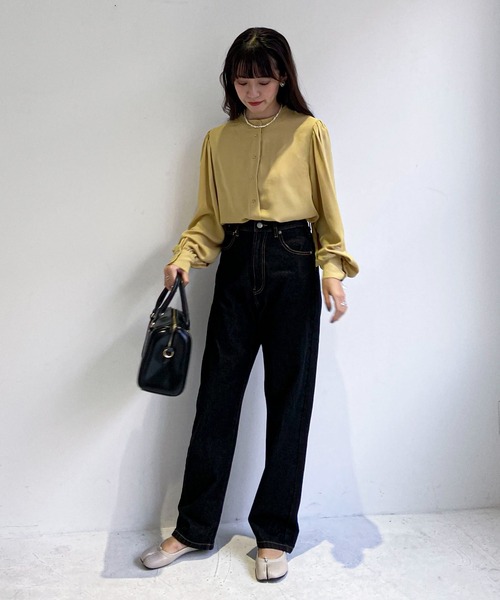 EPIMI E'PIMMY（エピミエピミー）の「ヴィンテージサテンボリュームブラウス（シャツ/ブラウス・レディース・オフホワイト/チャコールグレー/マスタード・MEDIUM）」の6枚目の写真