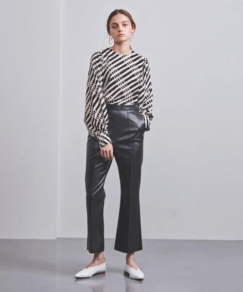 UNITED ARROWS(ユナイテッドアローズ)の「<UNITED ARROWS>フェイクレザー フレアパンツ G◆(その他パンツ・レディース・ブラック/ライトピンク・38/36/34/40)」の12枚目の写真