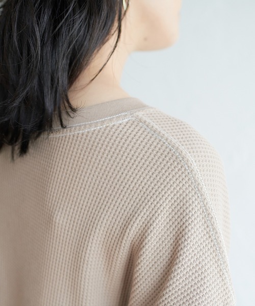 KANGOL EXTRA COMFORT（カンゴールエクストラコンフォート）の「バイカラー(配色)ステッチ　ワッフルラウンドヘムロンT（Tシャツ/カットソー・レディース・ブラック/ベージュ/ブルーグレー/モカ・LL/M/L）」の16枚目の写真