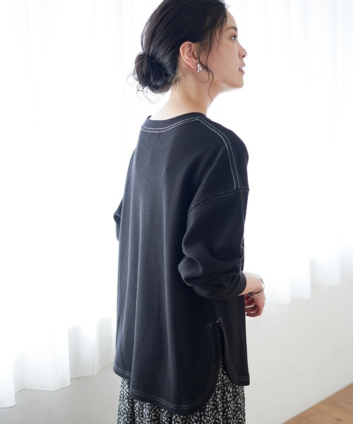 KANGOL EXTRA COMFORT（カンゴールエクストラコンフォート）の「バイカラー(配色)ステッチ　ワッフルラウンドヘムロンT（Tシャツ/カットソー・レディース・ブラック/ベージュ/ブルーグレー/モカ・LL/M/L）」の6枚目の写真