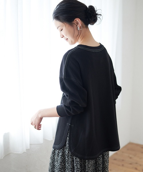 KANGOL EXTRA COMFORT（カンゴールエクストラコンフォート）の「バイカラー(配色)ステッチ　ワッフルラウンドヘムロンT（Tシャツ/カットソー・レディース・ブラック/ベージュ/ブルーグレー/モカ・LL/M/L）」の7枚目の写真