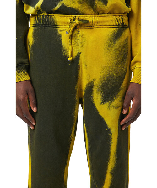 DIESEL(ディーゼル)の「メンズ ボトムス スウェットパンツ ルーズフィット オーガニックコットン(その他パンツ・メンズ・ブラック×イエロー/ブルー系その他・LARGE/SMALL/XX-LARGE/X-SMALL/MEDIUM/X-LARGE)」の3枚目の写真