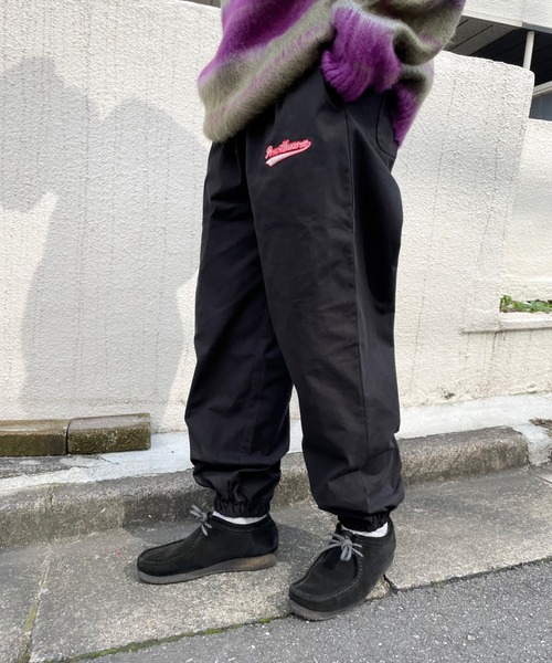 WHO'S WHO gallery(フーズフーギャラリー)の「【KOOKY'N/クーキー】スタジアムウォームアップパンツ(その他パンツ・メンズ・ブラック/ネイビー/ブラウン/ダークネイビー/グリーン系その他/ブルー系その他/ブラック系その他・FREE)」の3枚目の写真