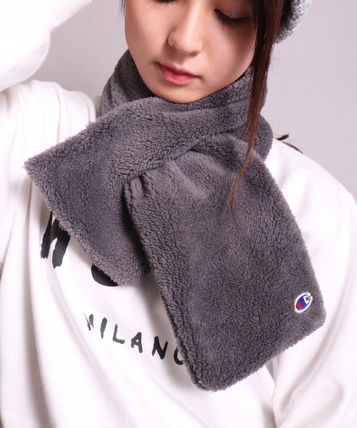 Champion(チャンピオン)の「(LF)【Champion】ブランド マーク ボア フリース 差し込み マフラー(マフラー・レディース・ブラック/ベージュ/グレー/オフホワイト・ONE SIZE)」の4枚目の写真