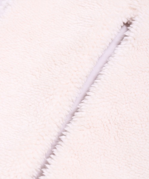 Champion(チャンピオン)の「(LF)【Champion】ブランド マーク ボア フリース 差し込み マフラー(マフラー・レディース・ブラック/ベージュ/グレー/オフホワイト・ONE SIZE)」の6枚目の写真