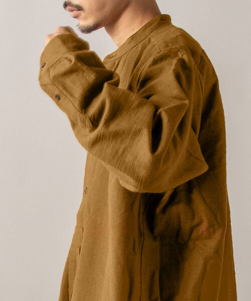 ARMY TWILL（アーミーツイル）の「【ARMY TWILL/アーミーツイル】コットンスラブ スリーピングシャツ（シャツ/ブラウス・メンズ・オフホワイト/ダークブラウン・LARGE/MEDIUM）」の4枚目の写真