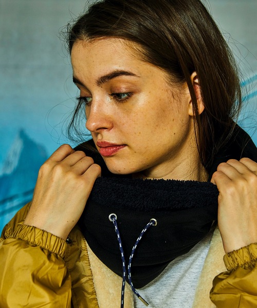 AlexanderLeeChang（アレキサンダーリーチャン）の「YOSHI47 HOOD WARMER（ネックウォーマー/スヌード・メンズ・ブラック/オレンジ/チャコール・ONESIZE）」の9枚目の写真