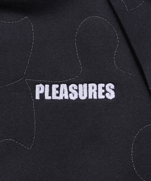 PLEASURES（プレジャー）の「PLEASURES/プレジャーズ PIECES REFLECTIVE CREWNECK クルー スウェット パズル リフレクター仕様 ワンポイントロゴ（スウェット・メンズ・ブラック/ブルー・M/XL/L）」の12枚目の写真