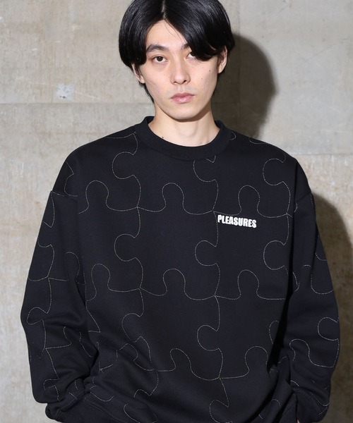 PLEASURES（プレジャー）の「PLEASURES/プレジャーズ PIECES REFLECTIVE CREWNECK クルー スウェット パズル リフレクター仕様 ワンポイントロゴ（スウェット・メンズ・ブラック/ブルー・M/XL/L）」の19枚目の写真