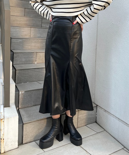 RASVOA（ラスボア）の「フェイクレザーマーメイドスカート（スカート・レディース・ブラック・FREE）」の4枚目の写真