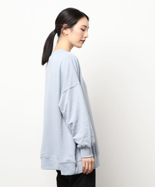 CHILLE(チル)の「刺繍ロゴBIG裏毛スウェット(スウェット・レディース・スミクロ/ライトブルー/ホワイト・FREE)」の4枚目の写真