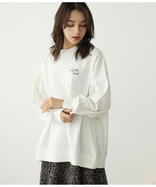 CHILLE(チル)の「刺繍ロゴBIG裏毛スウェット(スウェット・レディース・スミクロ/ライトブルー/ホワイト・FREE)」の2枚目の写真