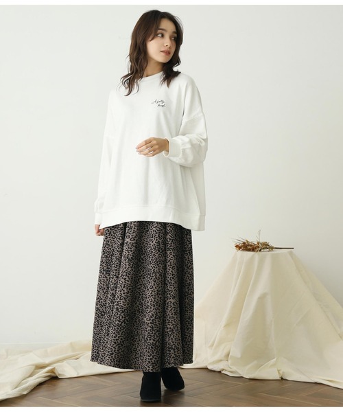 CHILLE(チル)の「刺繍ロゴBIG裏毛スウェット(スウェット・レディース・スミクロ/ライトブルー/ホワイト・FREE)」の6枚目の写真