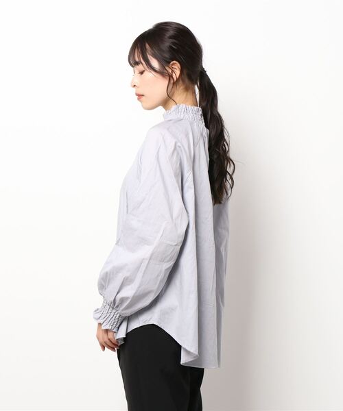reca（レカ）の「シャーリングハイネック袖ボリュームブラウス（シャツ/ブラウス・レディース・ライトグレー/オフホワイト/チャコールグレー・FREE）」の5枚目の写真