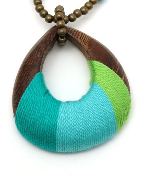 チチカカ（チチカカ）の「カラフル糸巻きネックレス（ネックレス・レディース・パープル/オレンジ/ブルー・FREE）」の11枚目の写真