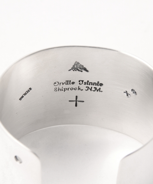 BEAMS BOY（ビームスボーイ）の「Orville Tsinnie / プレートバングル（バングル/リストバンド・レディース・ブラック系その他・X-SMALL/SMALL）」の4枚目の写真