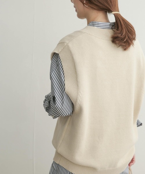 URBAN RESEARCH DOORS（アーバンリサーチドアーズ）の「Vネックニットベスト（ニット/セーター・レディース・ベージュ/ベージュ系その他・1）」の3枚目の写真