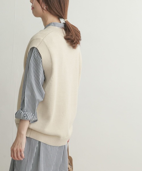 URBAN RESEARCH DOORS（アーバンリサーチドアーズ）の「Vネックニットベスト（ニット/セーター・レディース・ベージュ/ベージュ系その他・1）」の17枚目の写真