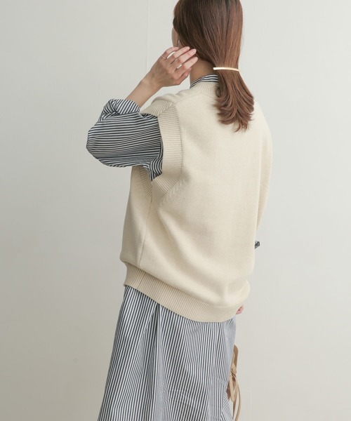 URBAN RESEARCH DOORS（アーバンリサーチドアーズ）の「Vネックニットベスト（ニット/セーター・レディース・ベージュ/ベージュ系その他・1）」の12枚目の写真