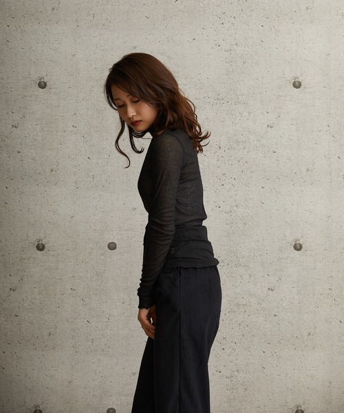 L.H.P（エルエイチピー）の「courage/クラージュ/2WAY シアー素材ハイネック ロンT（Tシャツ/カットソー・レディース・ブラック/グレー/ベージュ/グリーン・SMALL/MEDIUM/LARGE）」の8枚目の写真