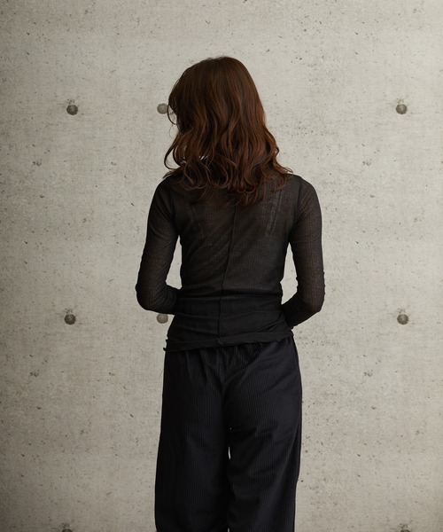 L.H.P（エルエイチピー）の「courage/クラージュ/2WAY シアー素材ハイネック ロンT（Tシャツ/カットソー・レディース・ブラック/グレー/ベージュ/グリーン・SMALL/MEDIUM/LARGE）」の10枚目の写真