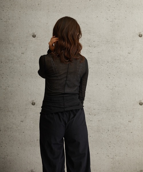 L.H.P（エルエイチピー）の「courage/クラージュ/2WAY シアー素材ハイネック ロンT（Tシャツ/カットソー・レディース・ブラック/グレー/ベージュ/グリーン・SMALL/MEDIUM/LARGE）」の11枚目の写真