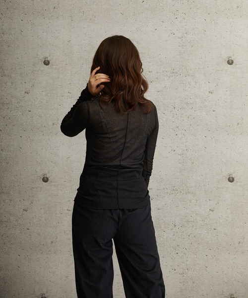 L.H.P（エルエイチピー）の「courage/クラージュ/2WAY シアー素材ハイネック ロンT（Tシャツ/カットソー・レディース・ブラック/グレー/ベージュ/グリーン・SMALL/MEDIUM/LARGE）」の15枚目の写真